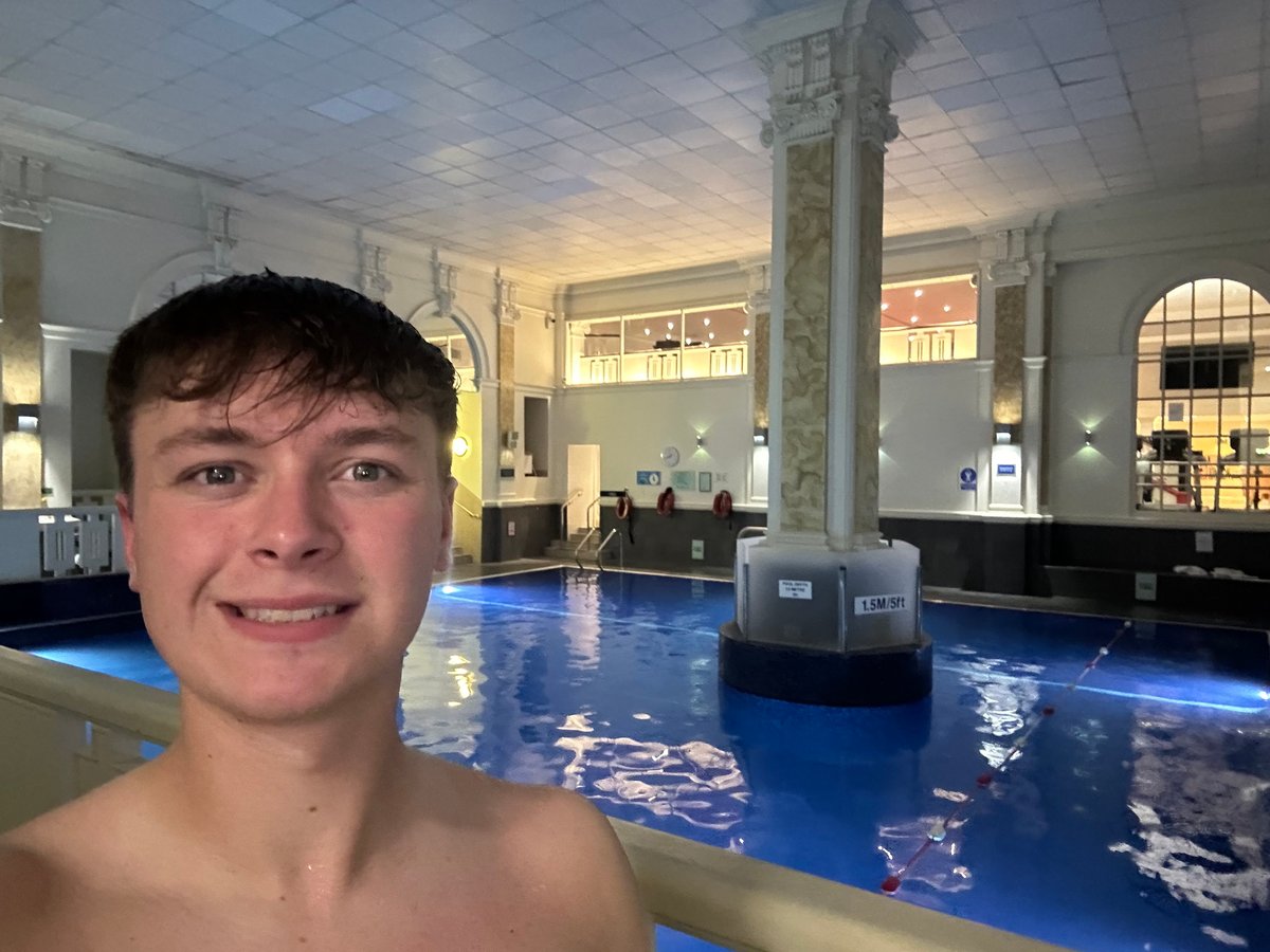 I spent two days in London with £0 - blagging free hotel, meals and 4* spa day with pool and sauna